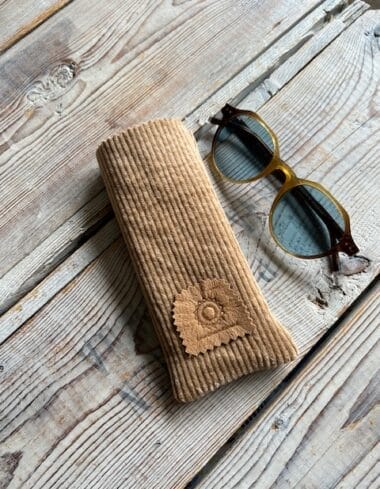 Brilhoesje van camelkleurige ribcord