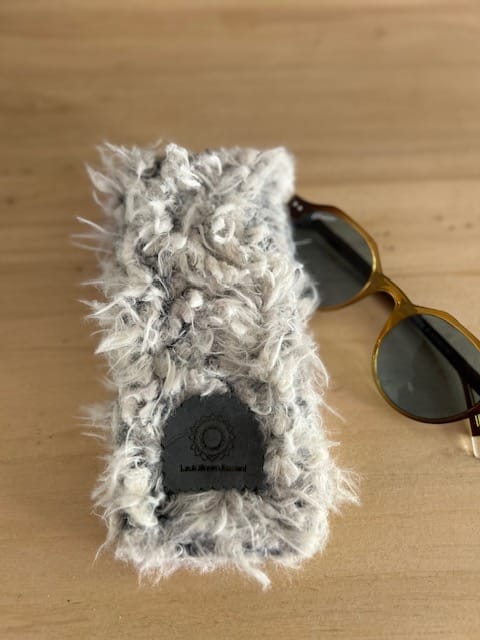 Brilhoesje van langharige fake bont