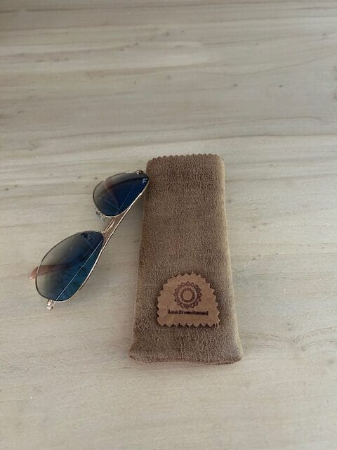 Brilhoesje van camelkleurige scuba leatherlook