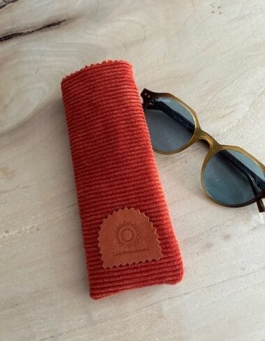 Brilhoesje van oranje ribcord