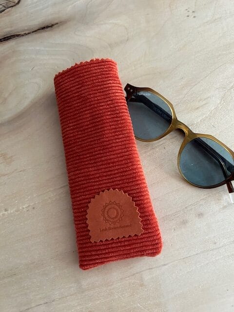 Brilhoesje van oranje ribcord