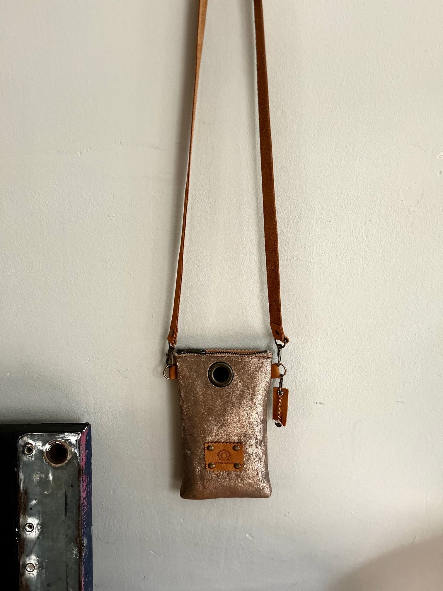 Festivaltasje van Fabby gold leatherlook