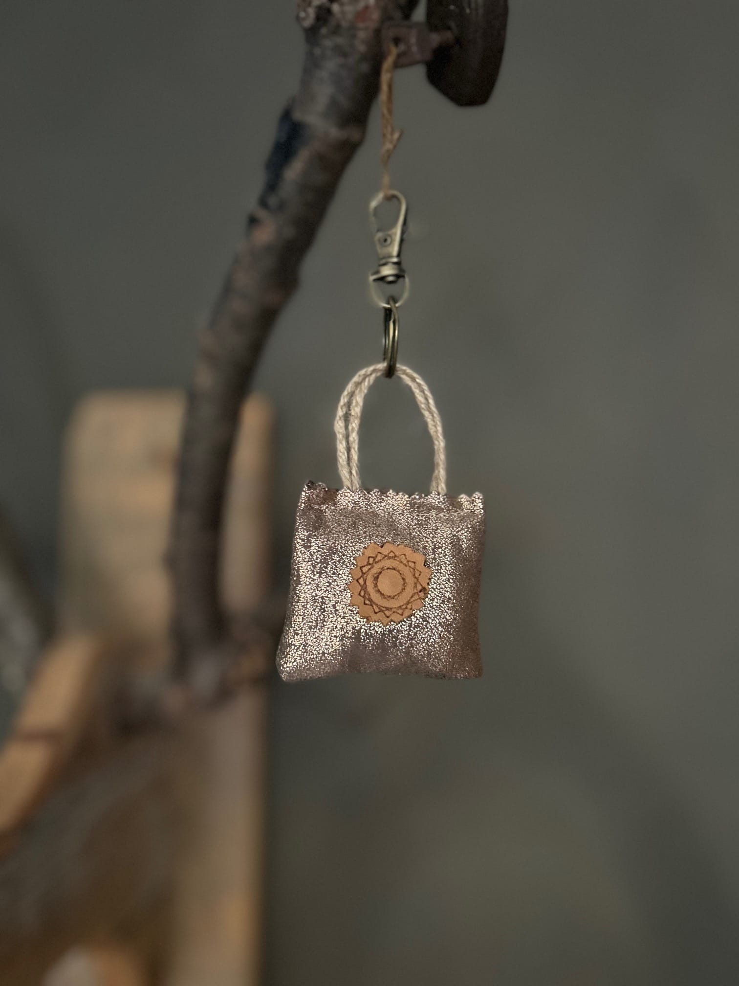 Minitasje sleutelhanger fabby gold leatherlook