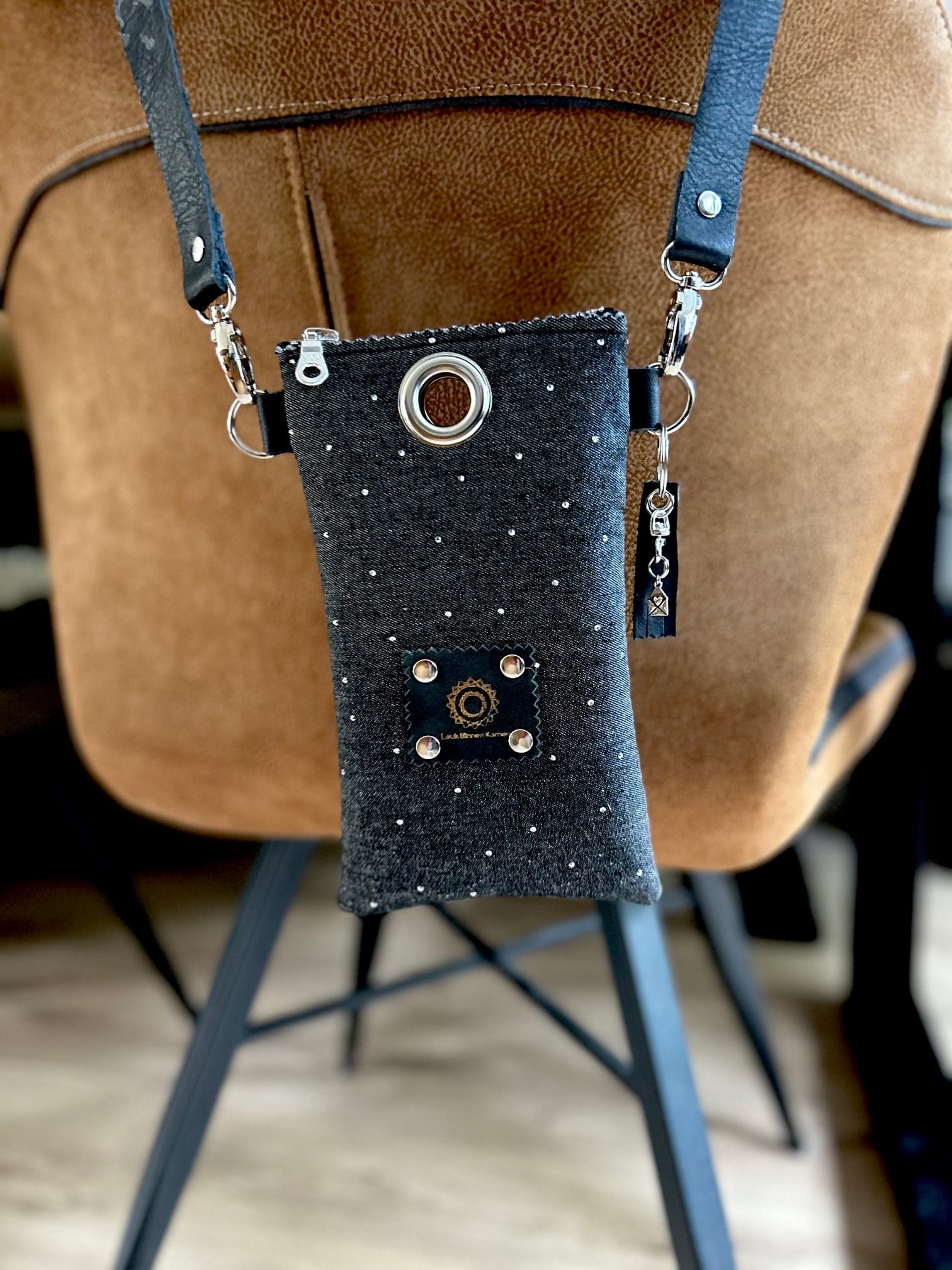 Festivaltasje met black denim fabulous drops