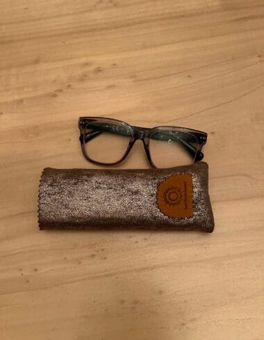 Brilhoesje van fabby gold leatherlook