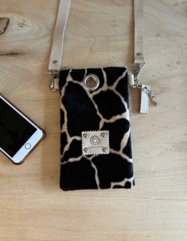 Festivaltasje van bontachtige donkerbruine giraffeprint