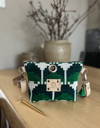 Cross-over tas van velours in groene grafische print