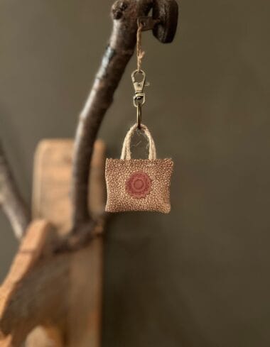 Minitasje sleutelhanger bruine Cantara leather