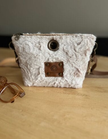 Heuptas van superzachte beige fake fur