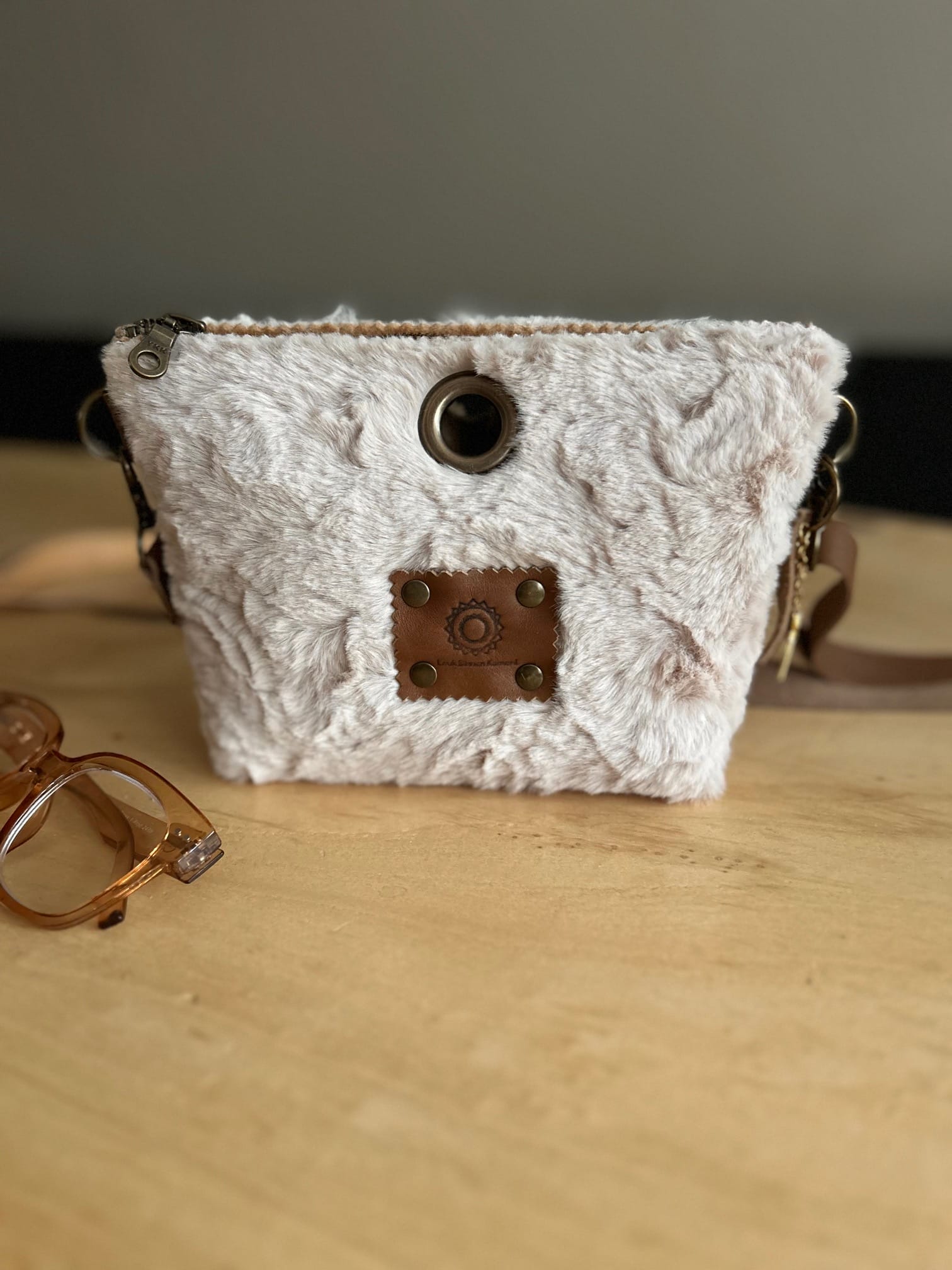 Heuptas van superzachte beige fake fur