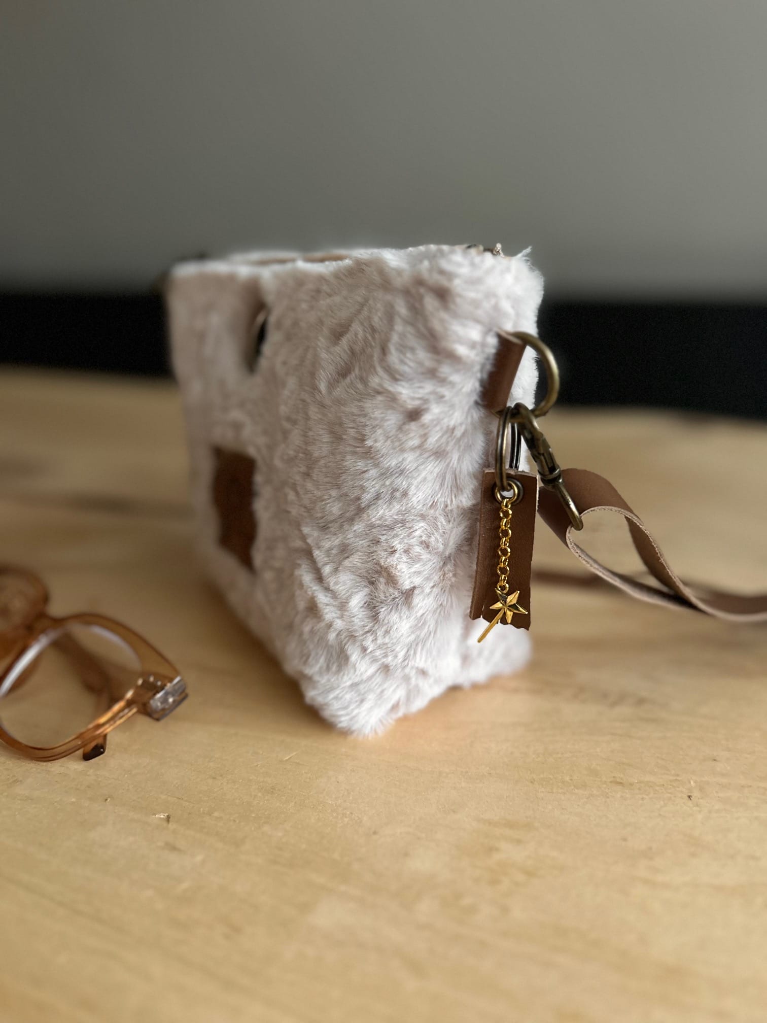 Heuptas van superzachte beige fake fur