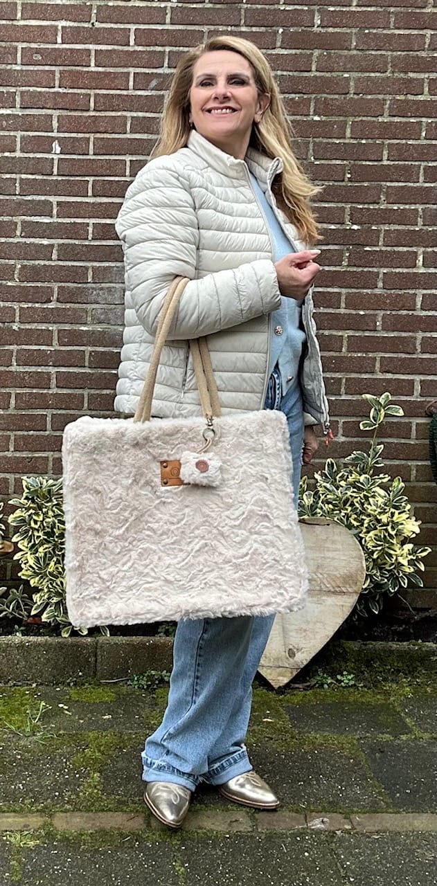 Shopper bekleed met superzachte beige fake fur