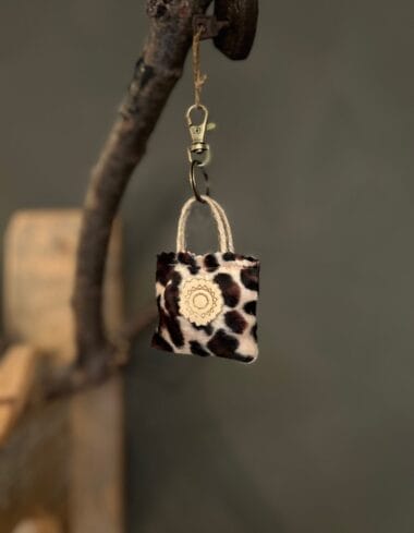 Minitasje sleutelhanger beige panterprint