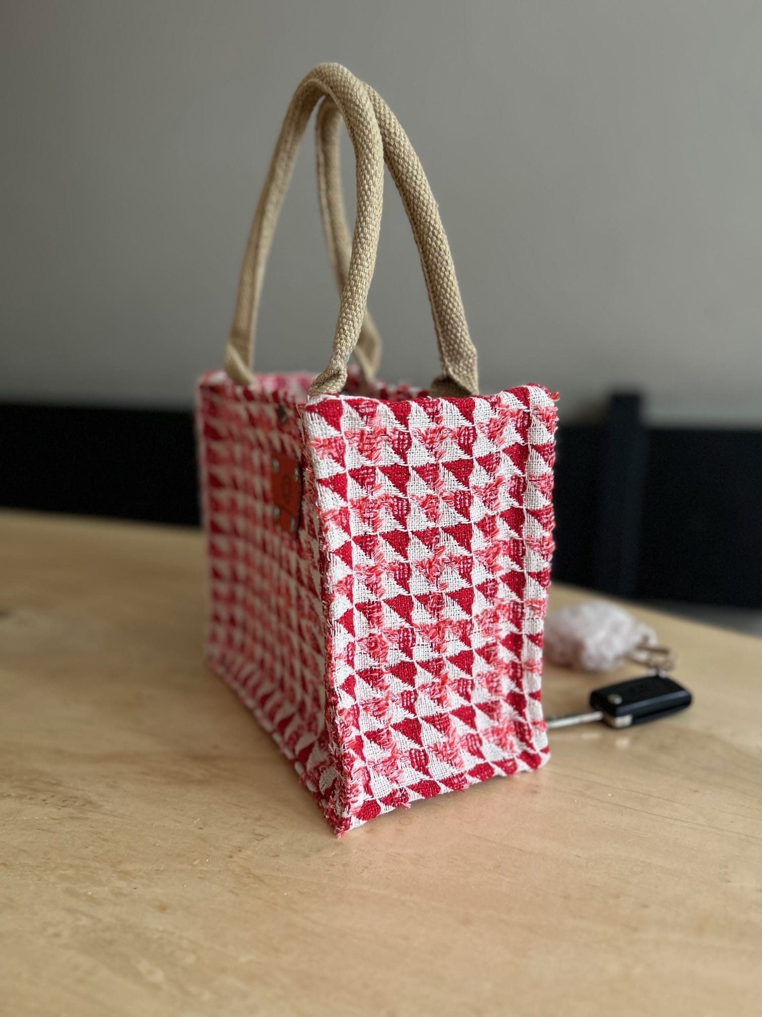 kleine jute tas bekleed met Sjanelli red flag