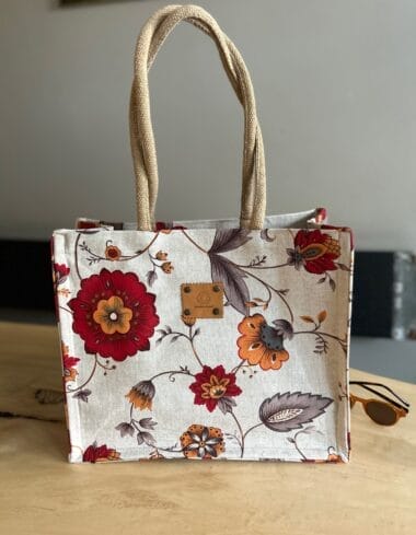 Shopper bekleed met katoenen stof met zomerbloemen