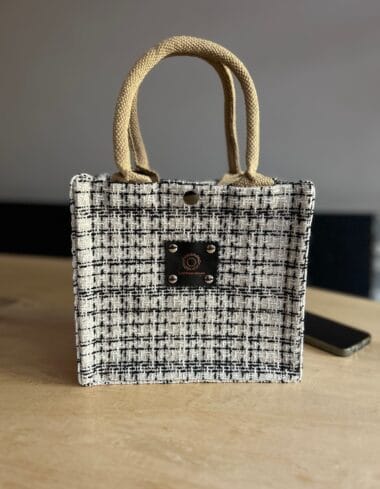 Kleine jute tas bekleed met Sjanel off white met zilverdraad