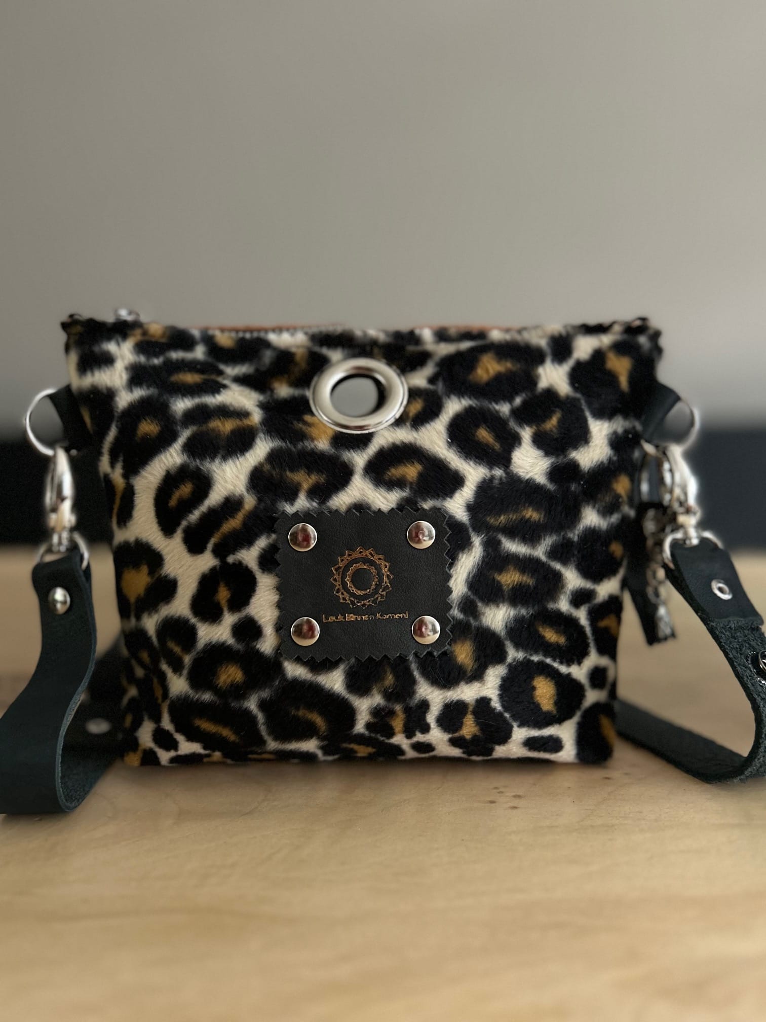 Heuptasje van beige panterprint