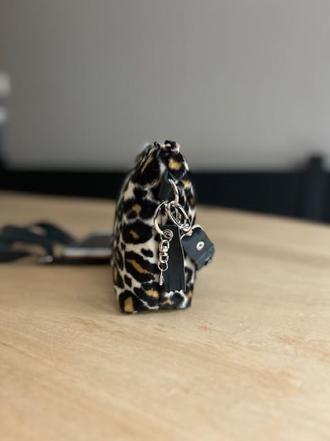 Heuptasje van beige panterprint