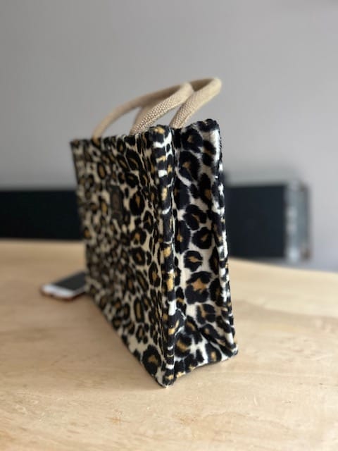 Handtas bekleed met beige panterprint