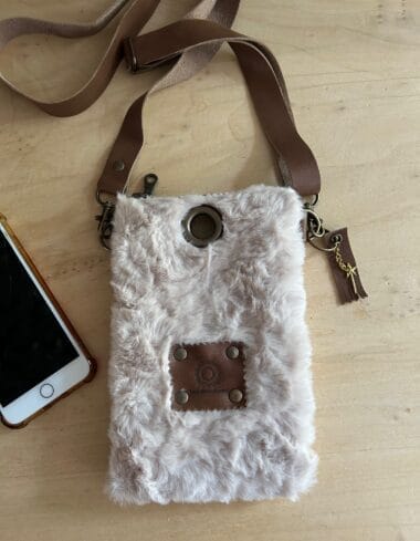 Festivaltasje van superzachte beige fake fur