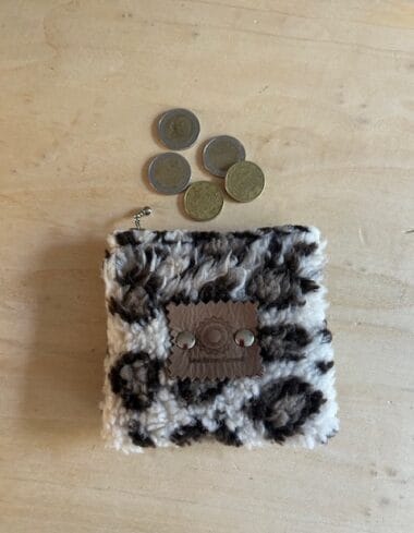 Portemonneetje met rits van beige teddy panter