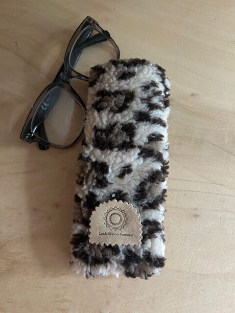 Brilhoesje van beige teddy panter