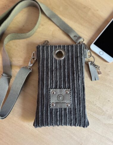 Festivaltasje van stoere grijze extra brede ribcord