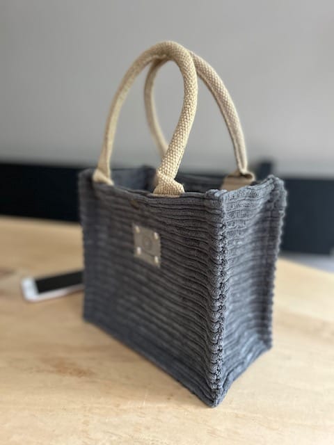 Kleine jute tas bekleed met extra brede grijze ribcord