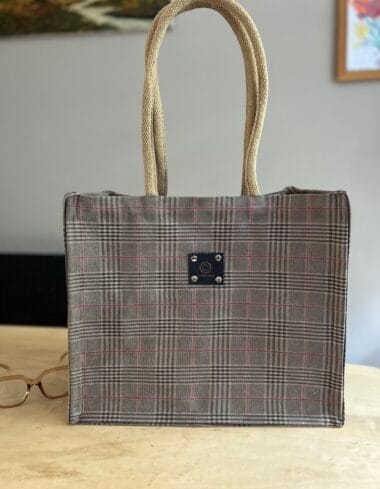 Duurzame shopper met geruite suedine