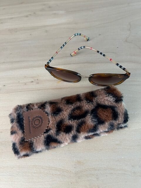 Brilhoesje van mocca fake fur panterprint