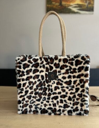 Duurzame shopper bekleed met zandkleurige fake fur panter