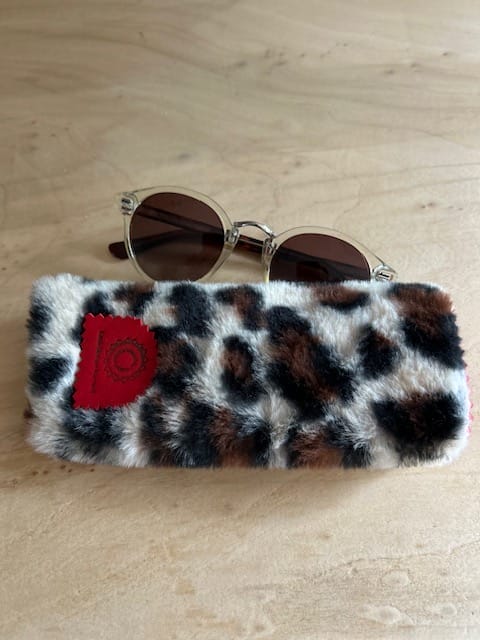 Brilhoesje van zandkleurige fake fur panterprint