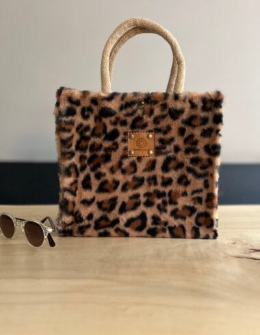 Handtas bekleed met mocca fake fur panter