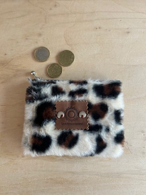 Portemonneetje met ritsje van zandkleurige fake fur panterprint