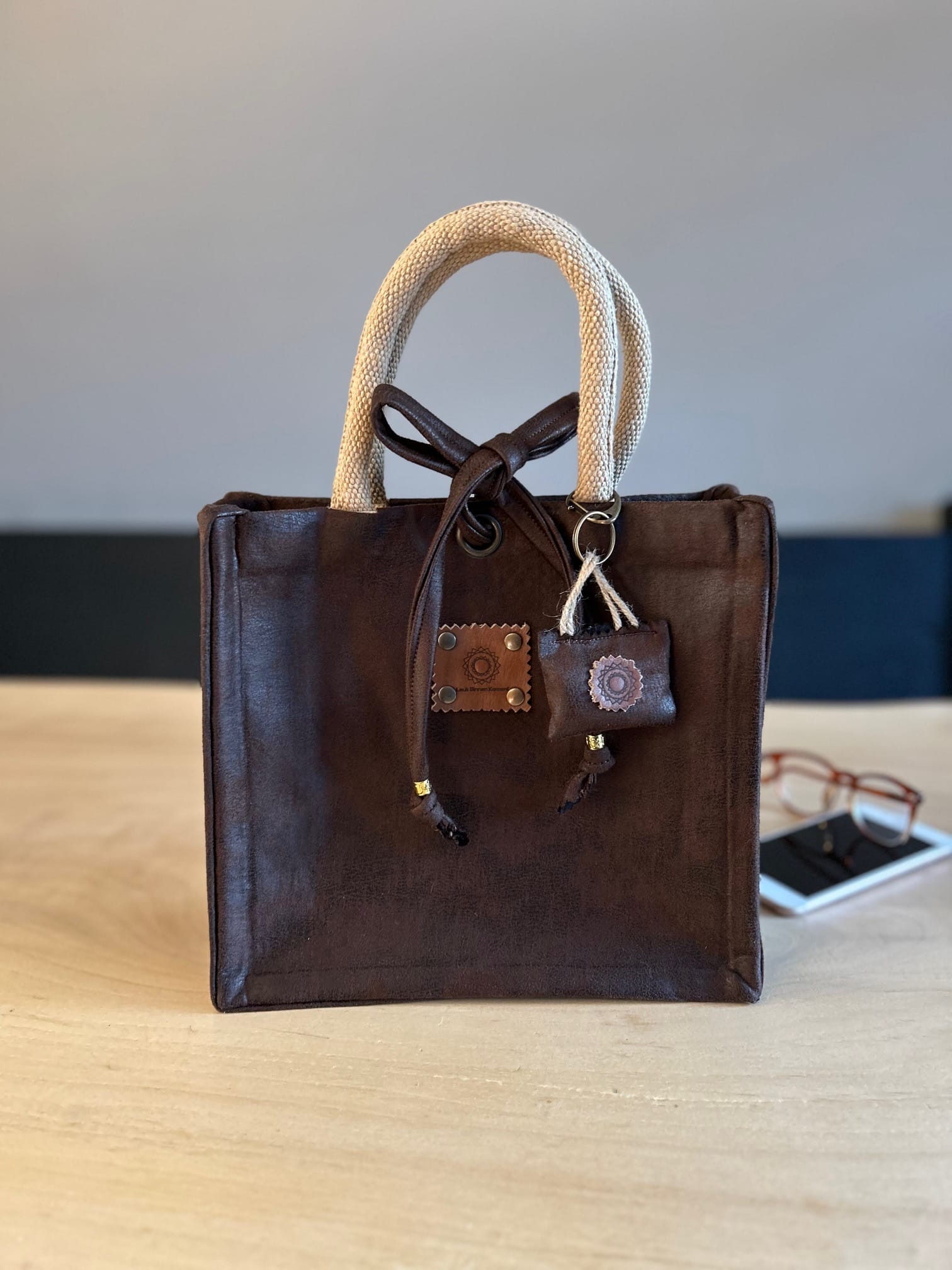 Handtas bekleed met scuba leatherlook espresso