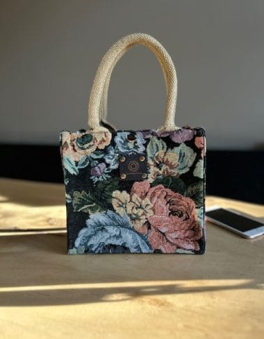 Kleine jute tas van gobelin black vintage flower