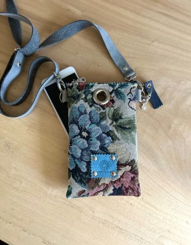 Festivaltasje van gobelin in vintage flower Sand