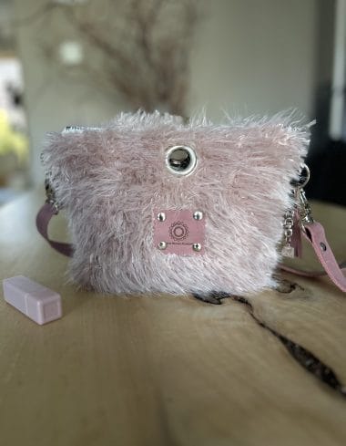 Schoudertas van pastel roze langharige fake fur