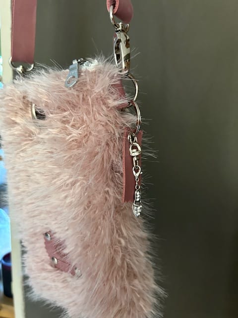 Festivaltas van pastel roze langharige fake fur