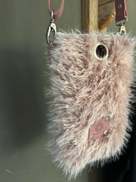 Festivaltas van pastel roze langharige fake fur