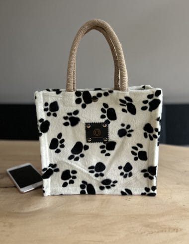 Handtas bekleed met zachte stof met hondenpootjes off white